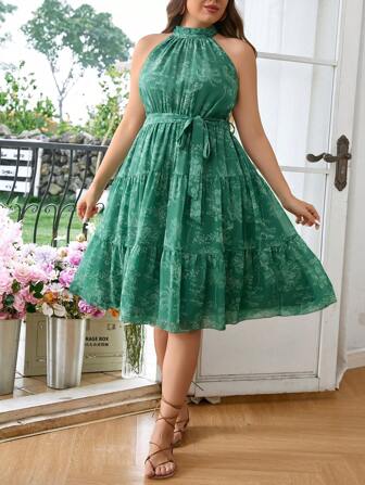 SHEIN Privé 大尺碼優雅掛脖束腰中長裙，適合通勤、度假或沙灘約會，全身印有綠色植物印花