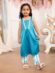 SHEIN Juego de camiseta de running de manga larga y cuello en V para niña + pantalones casuales holgados cruzados con bolsa, atuendos combinados para toda la familia (se venden en 3 juegos por separado)