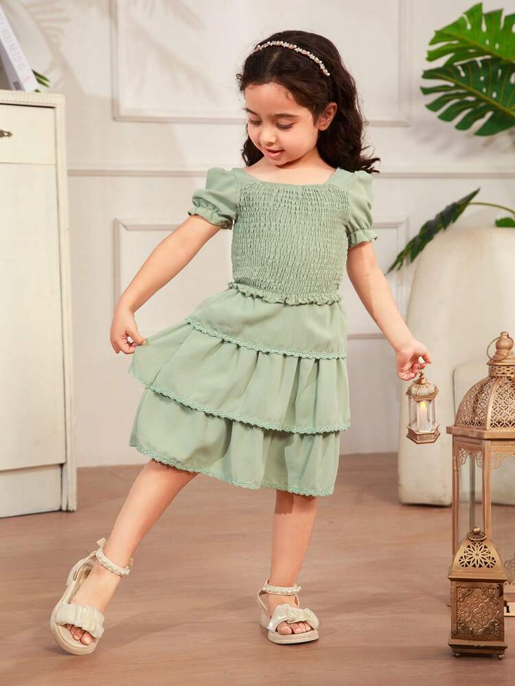 Young Girl Green Square Neckline Short Sleeve Top & Green Mid-Length Cake Dress, Long Sleeve Square Neck Running Top & Casual Casual Cross Pants, Family Matching Outfits (4 Sets Sold Separately)