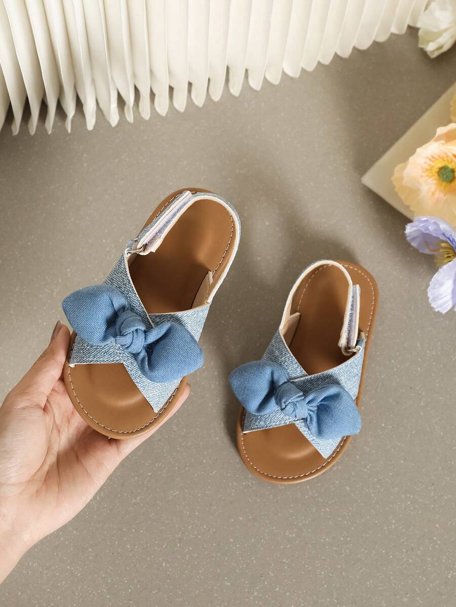 Sandálias de bebê para meninas estilo princesa achatadas bonitas com laço azul, adequadas para o verão - Azul e branco - Ver 1