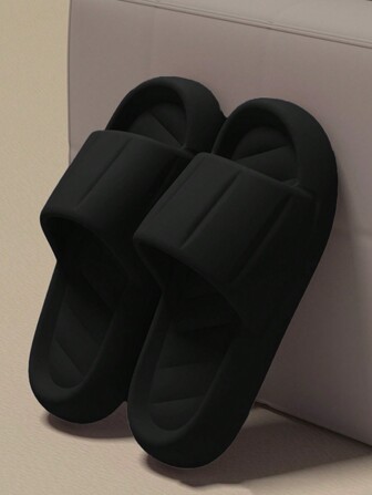 Fall/Winter New Hot Fashionable Black Thick-Soled Slippers With Woven Texture Strap, Soft & Comfortable, Suitable For Indoor Use, Bathroom And Outdoors, Men's Plastic Sandals