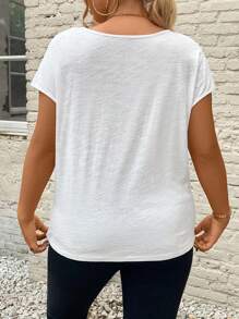 SHEIN Frenchy 夏季对比色蕾丝度假加大码波西米亚风缺口领 T 恤，带镂空细节 - 白色 - 查看 2