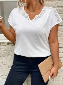 SHEIN Frenchy 夏季对比色蕾丝度假加大码波西米亚风缺口领 T 恤，带镂空细节 - 白色 - 查看 4