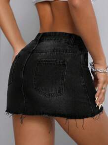SHEIN PETITE Váy mini denim ôm sát viền sờn dành cho nữ - màu đen - Xem 2