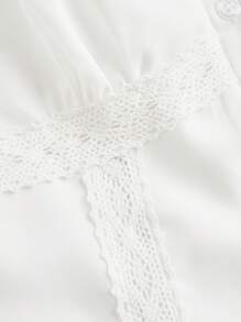 Sweetra 纽扣式修身泡泡短袖衬衫，方形领口和蕾丝拼布，短袖上衣 - 白色 - 查看 5