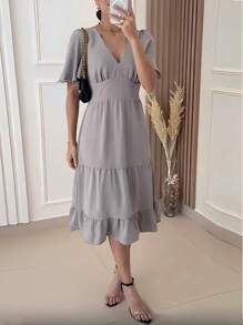 女士纯色 V 领褶皱高腰荷叶边下摆夏季连衣裙