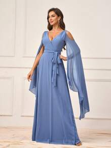 SHEIN Belle Vestido elegante para mujer con tela de gasa azul grisácea, mangas tipo capa de hombros descubiertos, bajo asimétrico, tirantes cruzados, cinturón en la cintura, espalda en línea A y escote en V, adecuado para bodas, Día de la Madre, inicio de curso, festivales de música, bailes de graduación y fiestas formales de verano para damas de honor - Azul - Ver 4