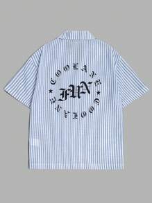 SHEIN EZwear Mujeres Camisa estilo novio con cuello hawaiano a rayas blancas y azules con letra gótica