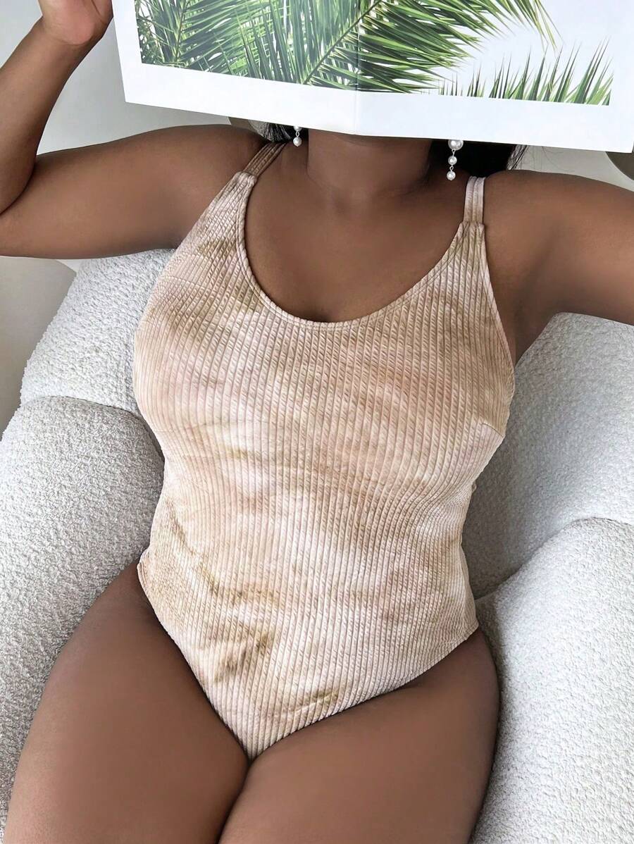 SHEIN Swim Curve 加大碼水染簡約假日風格單肩一件式泳衣 - 咖啡棕 - 查看 1