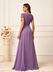 SHEIN Belle 女性簡約優雅深紫色蕾絲拼接雪紡連衣裙，深V領設計並飾有荷葉邊，A字型裙身，後方圓領設計，短袖罩肩，適合婚禮季節、母親節、畢業季節、正式場合，標準碼伴娘禮服 - 紫色 - 查看 2