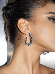 SHEIN ICON Los pendientes de forma circular de mezclilla son adecuados para que las mujeres los usen a diario en primavera y verano. - Azul y blanco - Ver 8
