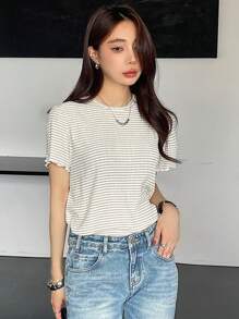 DAZY Textured Plaid Round Neck Fitted Short Sleeve Women's T-Shirt - Khaki - View 6