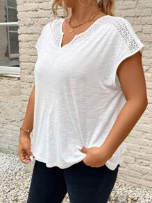 SHEIN Frenchy 夏季对比色蕾丝度假加大码波西米亚风缺口领 T 恤，带镂空细节 - 白色 - 查看 6