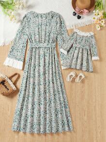 SHEIN Cute Mommy And Me Vacation Style Floral Pattern Patchwork Dress With Lace Trimmed Peter Pan Collar, Knit Waistband And Long Sleeves For Baby Girls - Mint Blue - View 2