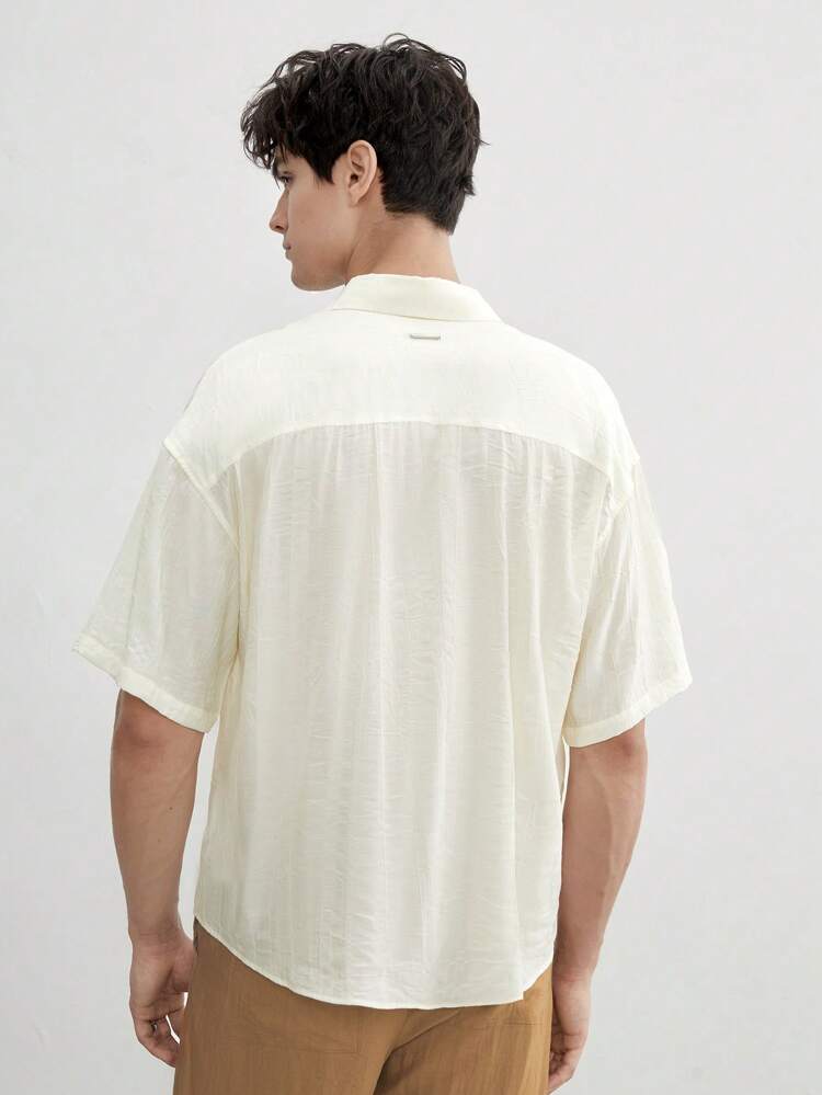 Men's Woven Casual Fit Wrinkle Resistant Solid Short Sleeve Shirt, Suitable For Summer
