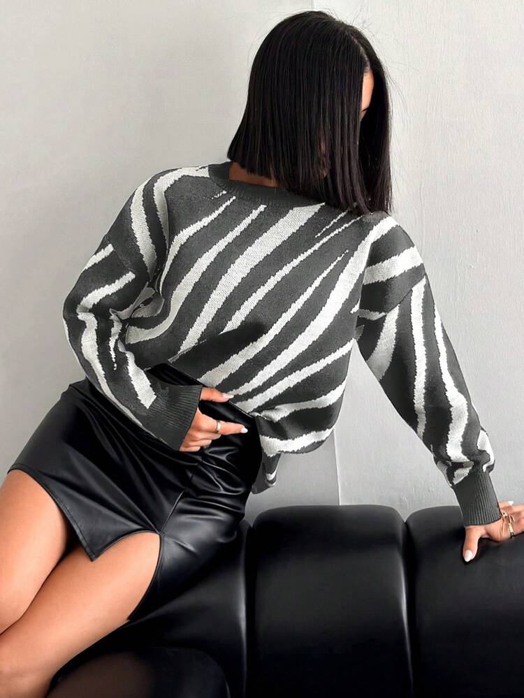 Round Neck Drop Shoulder Sleeve Sweater - Grey - View 3