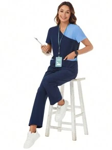TaskEZ Conjunto de uniforme de enfermera azul marino y azul con diseño de patchwork, que incluye blusa con 2 bolsillos y textura de contraste y pantalones con 2 bolsillos y cintura elástica con textura