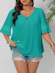 EMERY ROSE Blusa casual simple con cuello en V, textura arrugada, decoración de lazo y mangas con volantes para tallas grandes - verde menta - Ver 1