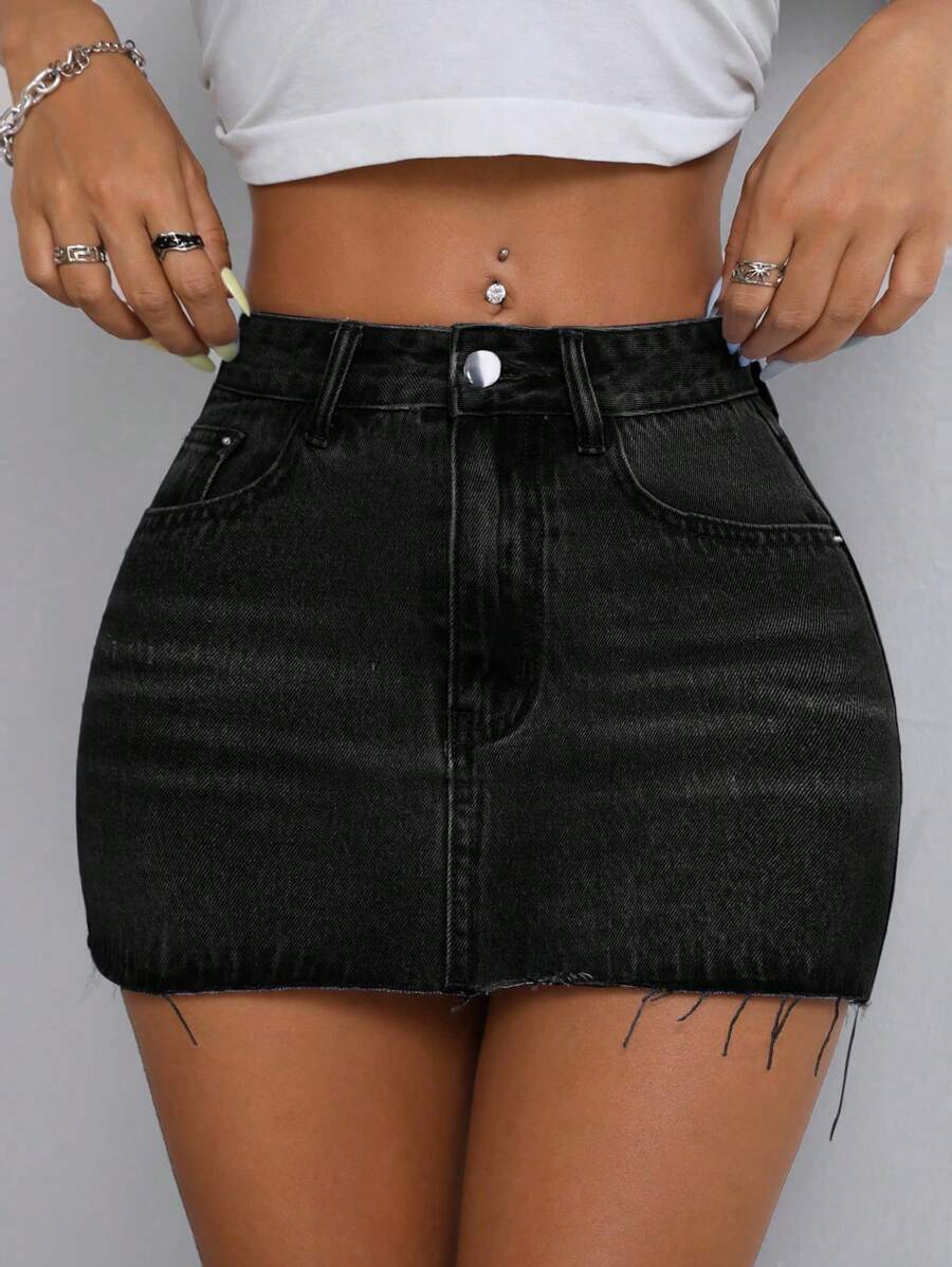 SHEIN PETITE Váy mini denim ôm sát viền sờn dành cho nữ - màu đen - Xem 1