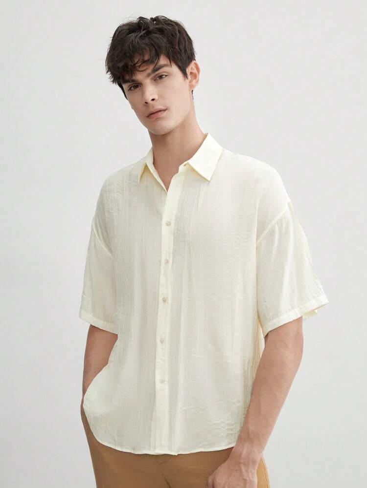 Men's Woven Casual Fit Wrinkle Resistant Solid Short Sleeve Shirt, Suitable For Summer