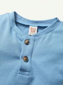 Cozy Pixies Conjunto de atuendo de 3 piezas para bebé niño con patrón de rayas y unicolor, media cremallera con cuello redondo y camiseta de manga corta - Azul - Ver 4
