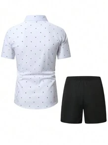 Manfinity Homme Conjunto de 2 piezas para verano formado por camisa de manga corta con botones y estampado numérico asimétrico, y shorts, talla grande - Blanco - Ver 2