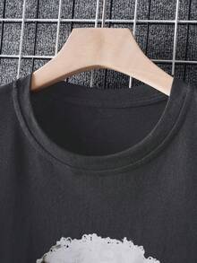 Áo thun nam ngắn tay mùa hè có in hình nhân vật đeo mặt nạ, cổ tròn - Màu xám đen - Xem 5