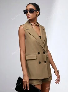 Completo elegante da donna composto da blazer senza maniche e pantaloncini corti in colore unito