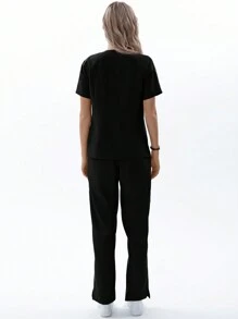 TaskEZ Conjunto de uniforme para mujer de enfermera (1 top de cuello en V con bolsillo + 1 pantalón de cintura elástica y 4 bolsillos) con acabado mate