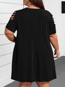 SHEIN CURVE+ 大尺碼寬鬆短袖圓領A字剪裁破壞風采針織T恤連衣裙 - 黑色 - 查看 2
