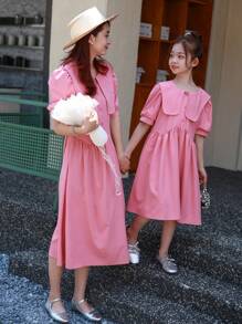 女孩编织深粉色海军蓝领前开口纽扣泡泡袖松紧腰拼接 A 字裙适合度假和郊游，夏季母女搭配服装（2 件单独出售） - 珊瑚粉 - 查看 4