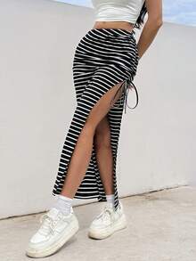 SHEIN EZwear Letnie stroje Czarno-biała spódnica w paski ze sznurkiem i rozcięciem za udo - Czarne i Białe - Zobacz 4