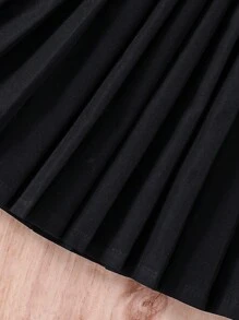 SHEIN 女孩通勤休閒時尚淺紫色西裝外套和裙子套裝
搭配經典的黑色百褶裙和白色短袖上衣，讓她的穿著風格更上一層樓。這款優雅時尚的服裝非常適合愛時尚和表達自我的孩子。 - 紫色 - 查看 4