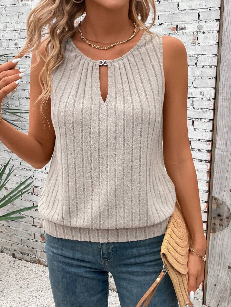 EMERY ROSE Áo ba lỗ có họa tiết trang trí bằng kim loại mùa hè dành cho nữ có đường viền cổ vuông với kiểu dáng vừa vặn thoải mái, áo sơ mi khiêm tốn bằng hoa hồng Emery - Màu Khaki - Xem 1