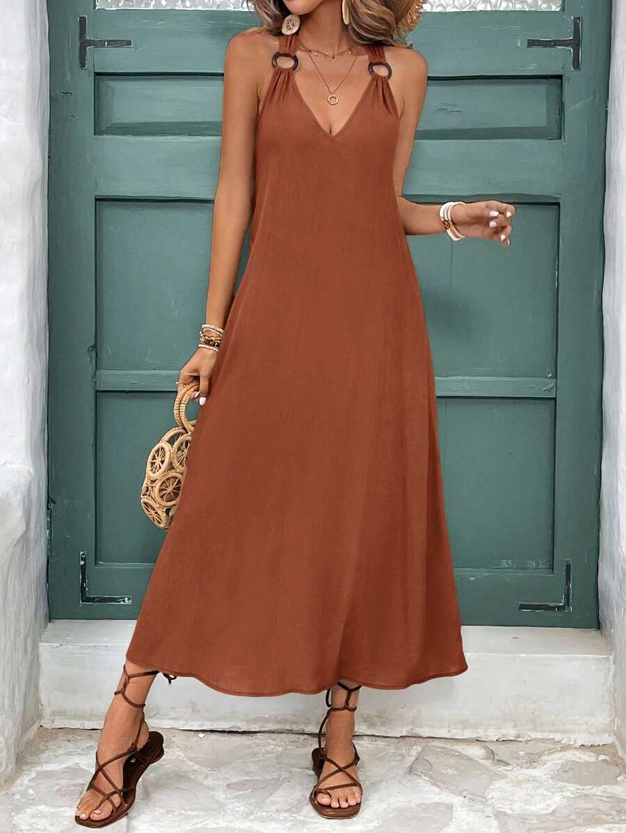 SHEIN Frenchy 夏季海滩 V 领连衣裙 木环装饰肩带纹理飘逸面料海滩夏装 柔和色连衣裙 夏季连衣裙 长款沙滩裙 海滩女士连衣裙 亚麻连衣裙 - 棕色 - 查看 1