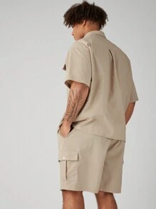 Manfinity VCAY 2 piezas/Conjunto Camisa de trabajo holgada de tejido suelto y talla grande para hombre con mangas cortas caídas y pantalones cortos rectos en la cintura, adecuado para el verano y uso diario