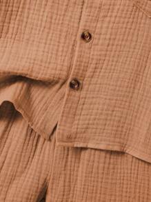 SHEIN Conjunto de 2 piezas: camisa casual de algodón con botones y pantalón corto para niño joven, adecuado para uso diario, universidad, viajes y juegos en primavera y verano - Caqui - Ver 6