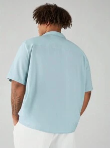 Manfinity VCAY 男士加大號仿亞麻方格紋織紋休閒短袖衫，常規肩部，展領，四向彈性 - 綠色 - 查看 2