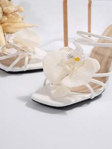 Sandales à talon haut décorées de fleurs, européenne et américaine, pantoufles d'été pour la plage pour femmes, convenant pour les rencontres, les trajets, les fêtes et les mariages