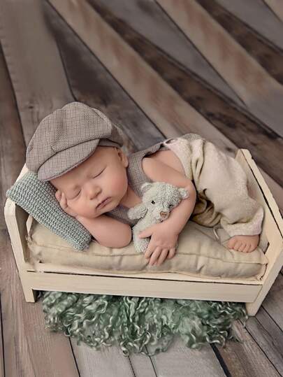 SHEIN Newborn Baby Boy Plaid Overalls And Hat Photography Set