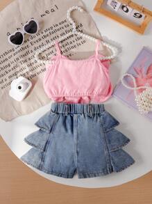 SHEIN Playful Pals Set de 2 piezas outfit de niña bebé con blusa de tirantes con flor grande y shorts vaqueros con volantes, de moda para el verano