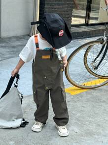 SHEIN Mirajuku 年輕男孩鬆身背帶褲，具對比肩帶和實用口袋