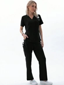 TaskEZ Conjunto de uniforme para mujer de enfermera (1 top de cuello en V con bolsillo + 1 pantalón de cintura elástica y 4 bolsillos) con acabado mate