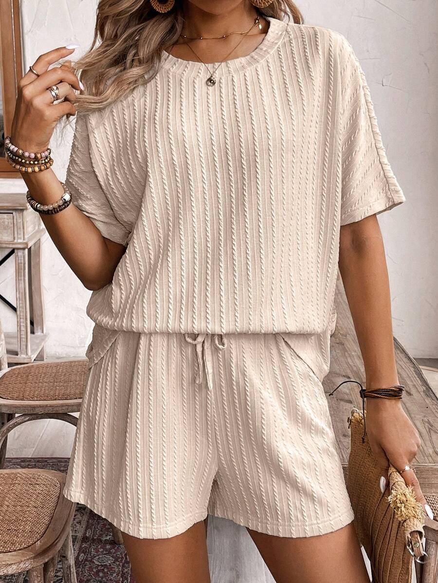 SHEIN Frenchy 女士度假休閒純色紋理蝙蝠袖T卹和短褲套裝 - 杏色 - 查看 1