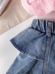 SHEIN Playful Pals Set de 2 piezas outfit de niña bebé con blusa de tirantes con flor grande y shorts vaqueros con volantes, de moda para el verano