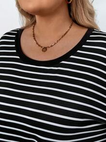 SHEIN CURVE+ 大尺碼女士休閒條紋與印花圓領下垂肩短袖T卹，夏季款式 - 黑色 - 查看 7