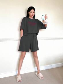DAZY Bộ đồ mặc nhà ngắn tay in chữ rộng rãi - Màu xám đen - Xem 5