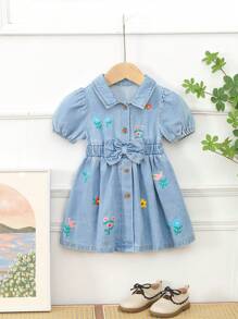 Dziewczynka Kolorowy haft w kwiaty Wygodna, sprana, miękka sukienka dżinsowa z uroczymi rękawami bąbelkowymi, idealna na letnie wakacje - Średni jeans - Zobacz 1