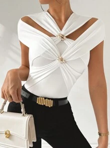 SHEIN Privé Camiseta elegante y ajustada con hombros al aire cruzados, decoración de metal y diseño abierto para mujer en verano y fiesta