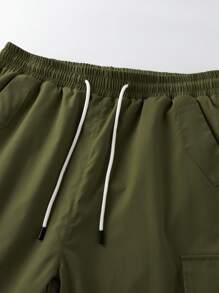 Claim Dot Shorts informales de trabajo para hombres con ajuste cómodo, cintura con cordón y bolsillos - Verde militar - Ver 4